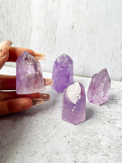 Puntas con base de piedra natural Amatista. 