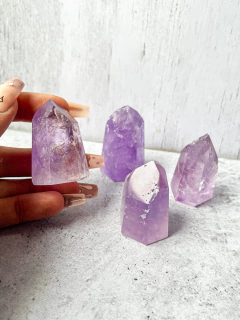 Puntas con base de piedra natural Amatista. 