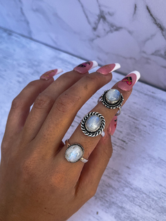 Anillos hindúes adularia de alpaca con baño de plata (piedra grande)