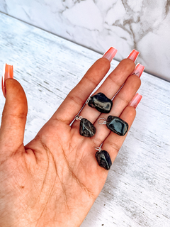 Dijes de piedra natural Onix negro roladas tamaño chico. 