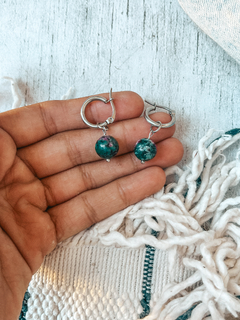 Aros argolla de acero quirúrgico con esfera de Zoisita con rubí. .