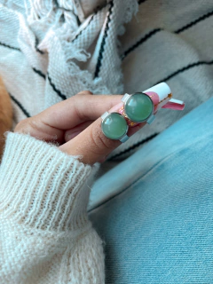 Anillos circulares regulables de acero quirúrgico, con cuarzo verde de 12 mm.