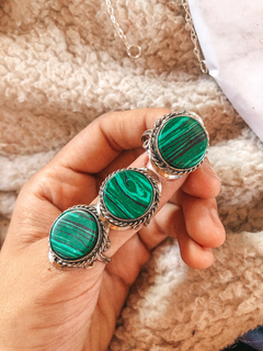 Anillos regulables de alpaca con piedra Malaquita en forma circular
