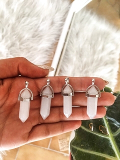 Dijes en forma de pendulos tamaño chico facetados de cuarzo blanco PiedrasNamaste venta piedras naturales accesorios