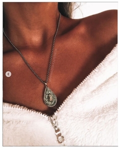Dije Gota Pirita En Bruto Incrustada Artesanal PiedrasNamaste Collar
