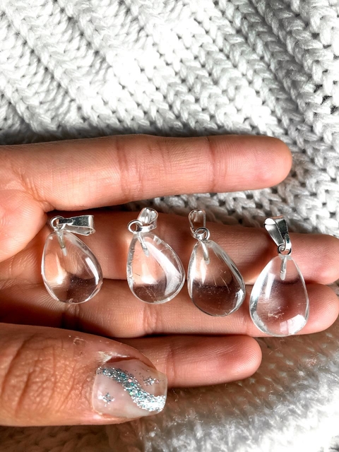Dijes pequeños de cuarzo cristal en forma de gota Piedras Namaste