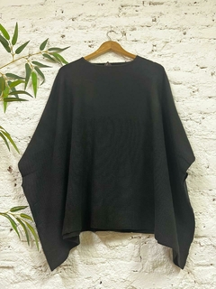 Poncho tramado en internet