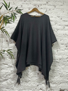 Poncho con flecos - comprar online