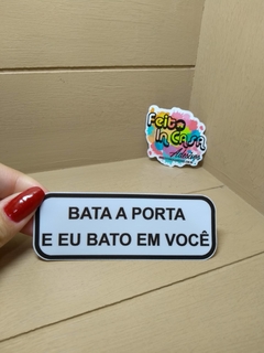 Adesivo Interno Bata a porta eu bato em você