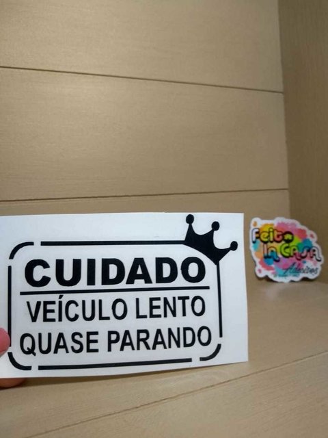 Adesivo em Recorte Veículo lento quase parando
