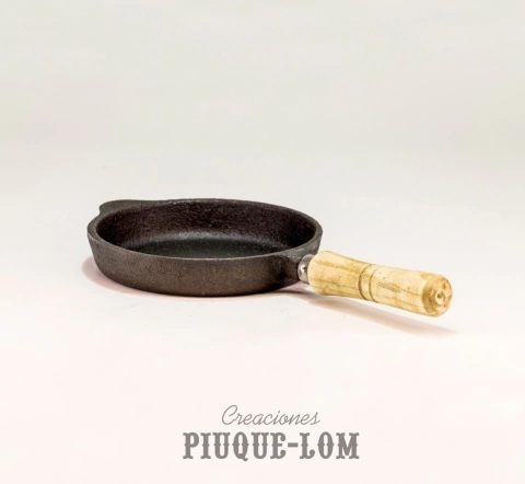 Provoletera lisa con mango de madera