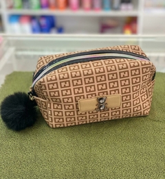 NECESSAIRE DIVERTIDA COM PELUCIA - loja online
