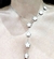 Collar corbatero acero flores blanco - Joyas Maia
