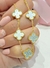 Imagen de Pulsera acero dorado treboles celeste