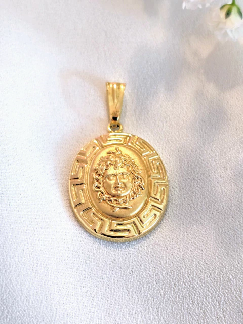 Medalla oval oro 18kl meduza