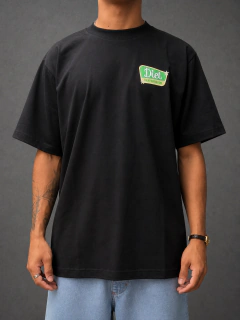 camiseta masculina badge preta