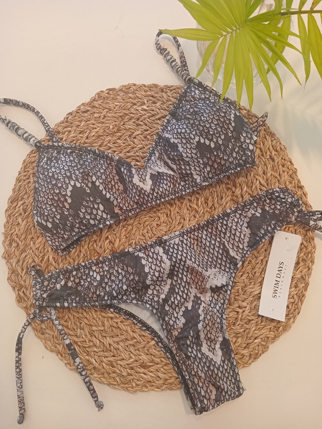 Bikini Toronto Young thumbnail 2