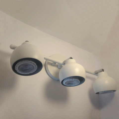 ChatGPT Plus Aplique de Pared 3 Luces GU10 Orientables -- Blanco Texturado -- JS