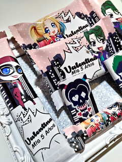 Golosinas Personalizadas para 10 chicos "Harley Quinn y Joker" en internet