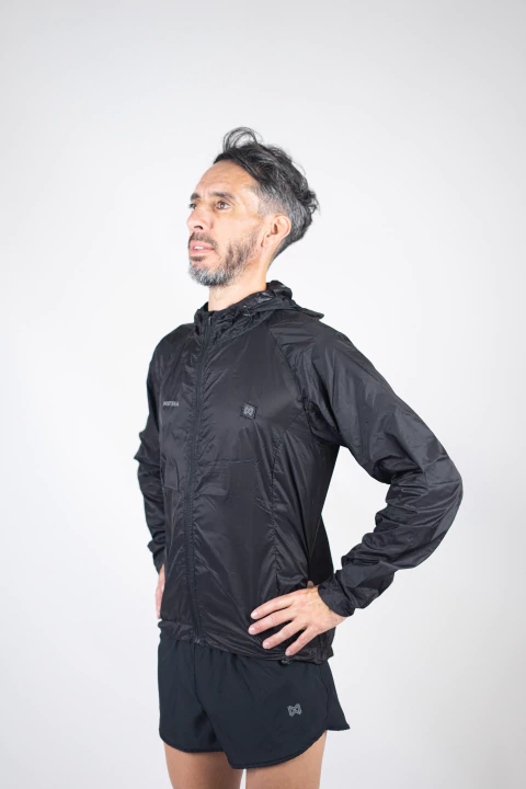 Campera Ultra Liviana Trail unisex Black - comprar online