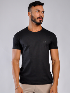 CAMISETA BÁSICA SAPÊ - PRETA na internet