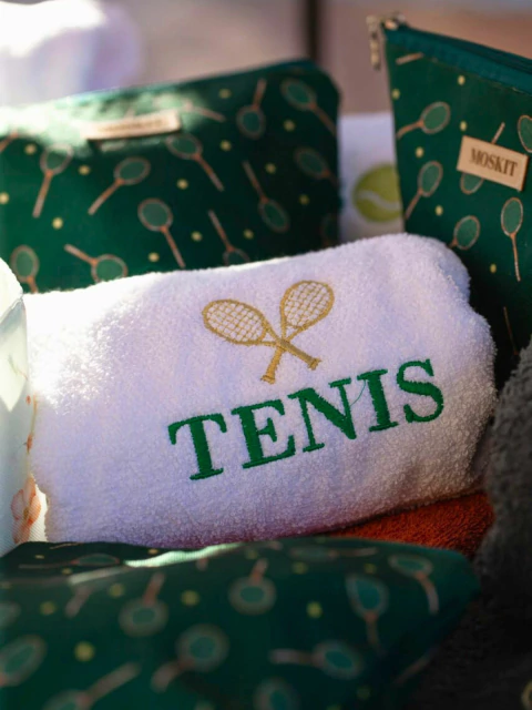 kit tenis neceser + toalla bordada blanca - comprar online