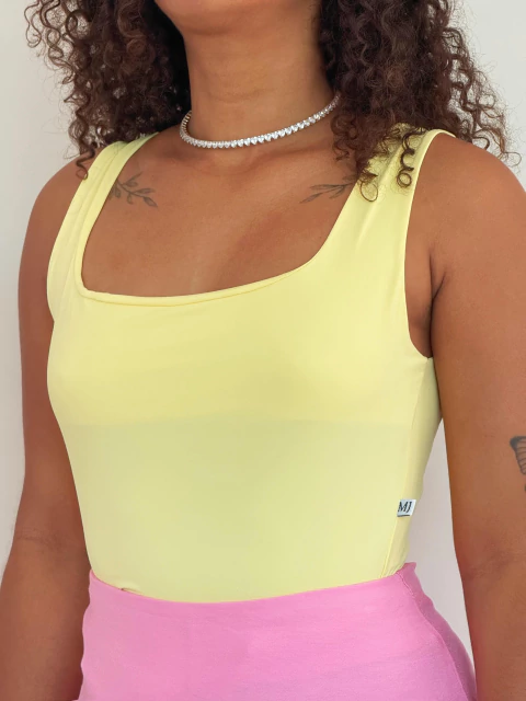 Body Cavado Amarelo Iza - comprar online