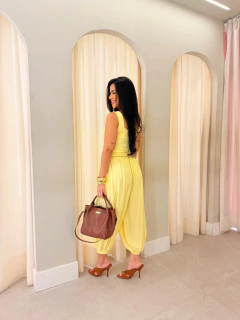 Calça Aladim Amarela Aurora na internet