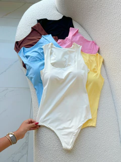 Body Regata Marrom Luana na internet