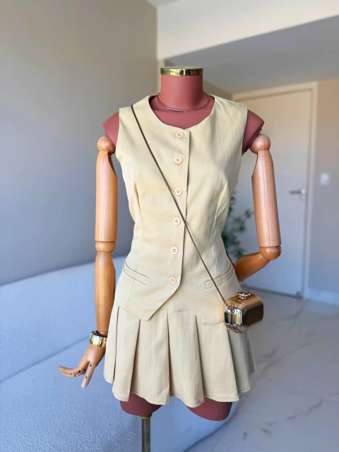 Shortsaia Plissado Amarelo Cléo - comprar online