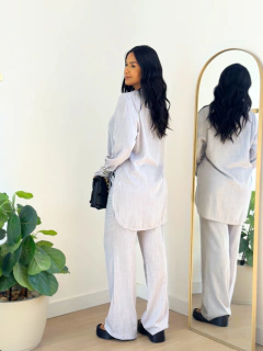 Conjunto Blusa Calça Cinza Tati na internet