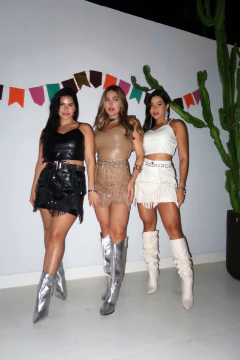 Cropped Courino Marrom Maira na internet