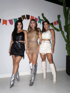 Cropped Courino Branco Maira na internet