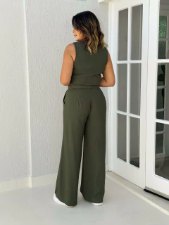 Conjunto Calça Colete Verde Olívia na internet