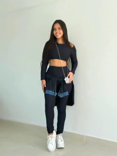 Imagem do Cropped Canelado Preto Sabrina