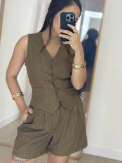 Imagem do Conjunto Colete Short Marrom Stela