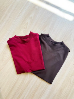 T-shirt Marrom Lore na internet