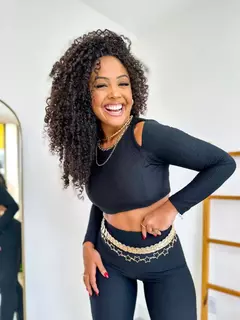 Cropped Canelado Preto Sabrina na internet