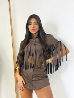 Conjunto Poncho Franjas Shortsaia Marrom Grazi na internet