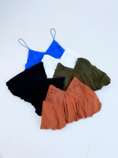 Cropped Bordado Preto Selene na internet