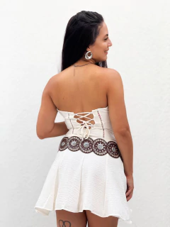 Vestido Curto Vazado Off White Dani na internet
