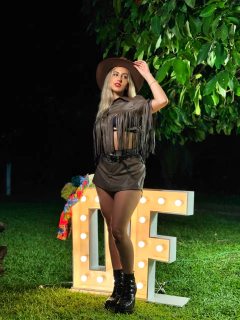 Conjunto Poncho Franjas Shortsaia Marrom Grazi - comprar online