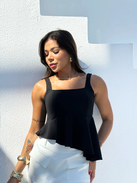 Blusa Assimetrica Preto Mia