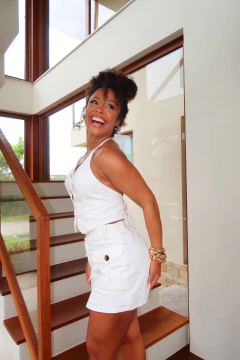 Blusa Branca Frente Única na internet