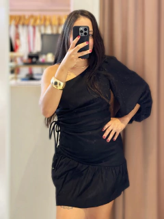 Vestido Curto Ombro Só Farm na internet