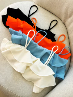 Cropped Babado Preto Rafaela na internet