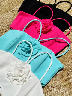 Cropped Amarração Flor Off White Liz na internet