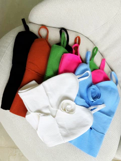 Blusa Tricô Preta Amara na internet