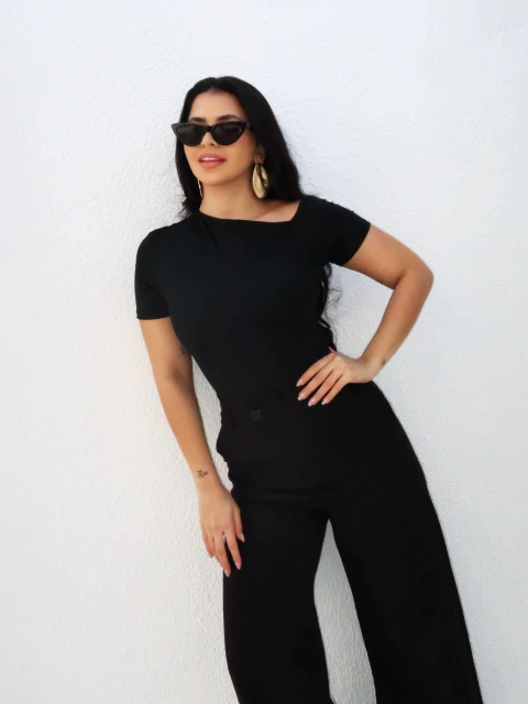 Body Assimétrico Preto Camila - comprar online