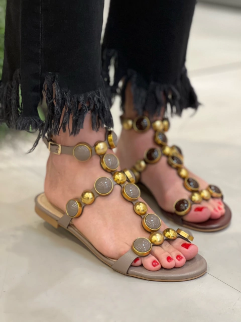 Rasteira Júlia COMPRAR UM NÚMERO MAIOR